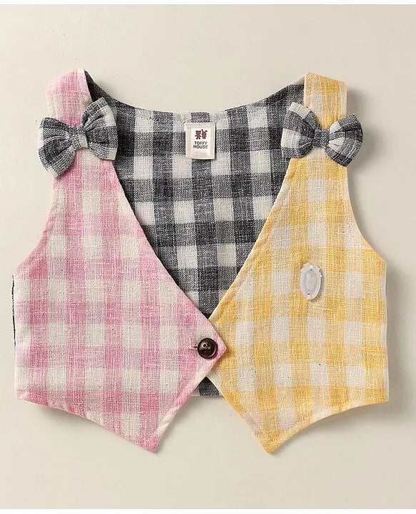 ToffyHouse Knit Half Sleeves Heart Printed Top & Checks Skirt With Waistcoat & Bow Applique - Multicolor
